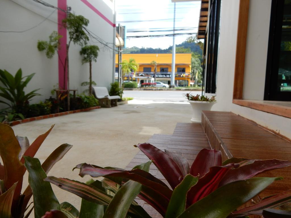 Wandee Bed & Breakfast Khao Lak Exterior photo