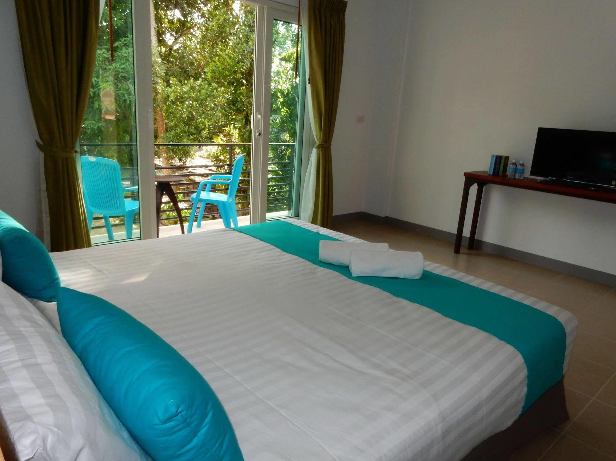 Wandee Bed & Breakfast Khao Lak Exterior photo